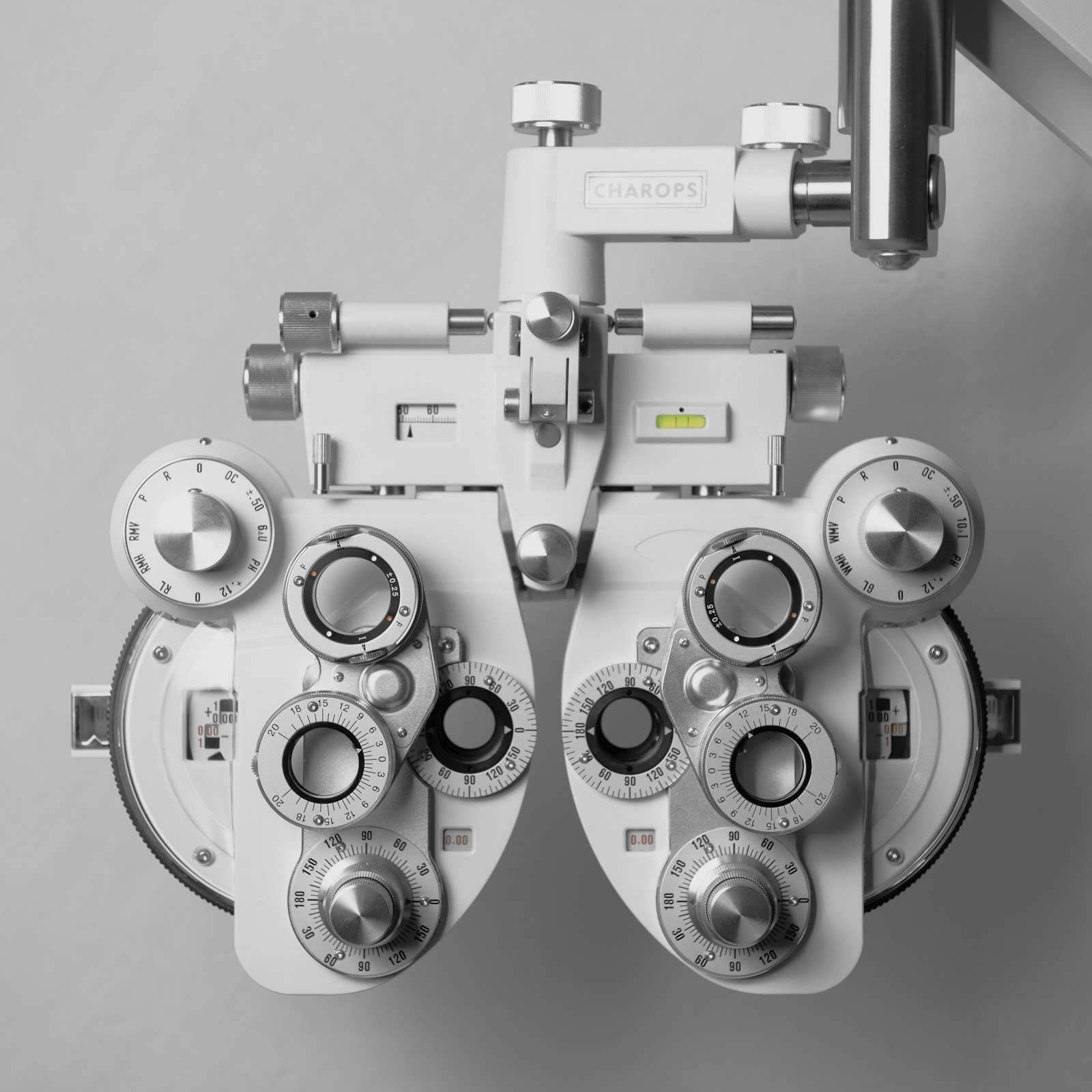 Refractive surgery and optical lab equipment
